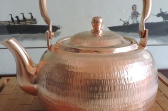 用銅壺?zé)惺裁唇?，銅壺煮水的兩大忌諱和好處
