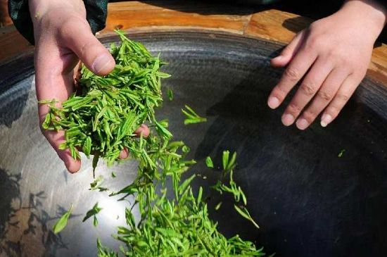 龍井茶炒茶葉怎么炒出好茶色，茶葉怎樣做出來最綠？
