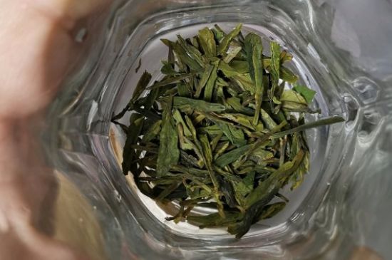 龍井茶放二年了能喝嗎，過期龍井茶的妙用！