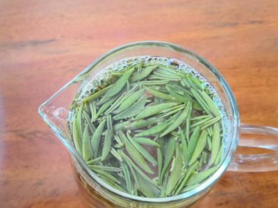 竹葉青和毛尖的區(qū)別，竹葉青和信陽(yáng)毛尖哪個(gè)好？