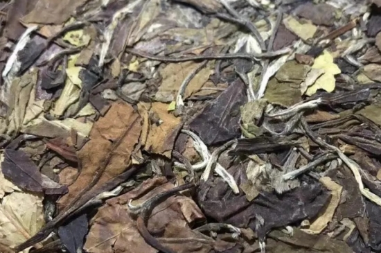 老白茶上火還是去火？夏季喝煮的老白茶會(huì)容易上火！