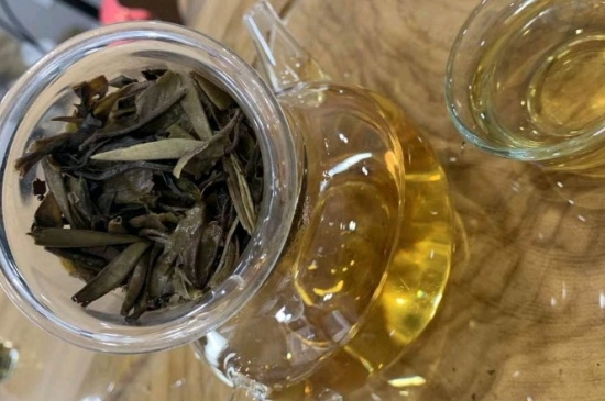 白茶三年為藥七年為寶的原理，為什么說一年茶三年藥七年寶？