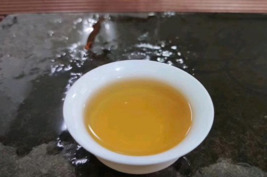 新舊白茶怎么區(qū)分，怎么分辨白茶是新還是舊