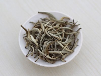 白茶品質如何區(qū)分，白茶的優(yōu)劣質量辨別方法