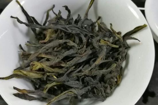 蜜蘭香和鴨屎香區(qū)別，鳳凰單樅鴨屎香vs蜜蘭香圖片對(duì)比