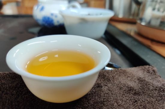 蜜蘭香好還是鴨屎香好，鳳凰單叢茶蜜蘭香和鴨屎香特點(diǎn)有哪些？