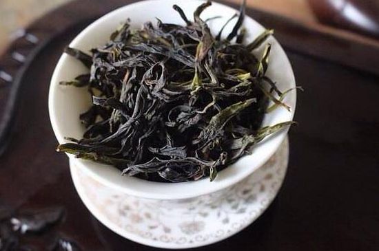鴨屎香單叢雪片茶的特點，鳳凰雪片茶有什么特點？