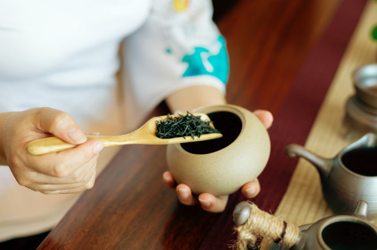 女人喝茶要行扣茶禮嗎，叩茶禮女士能用嗎？